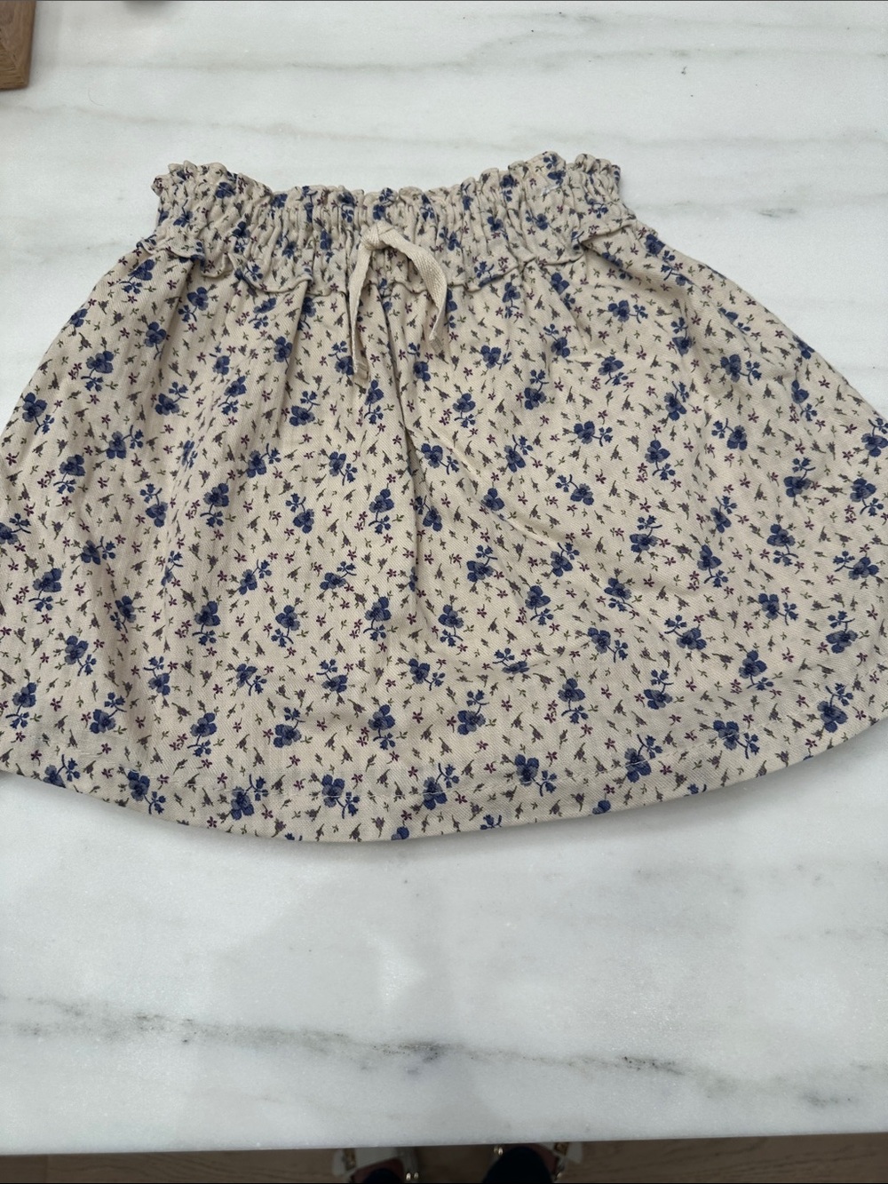 Zara size 5 girls Beige Floral Elastic-Waist Skirt with Blue Print. New